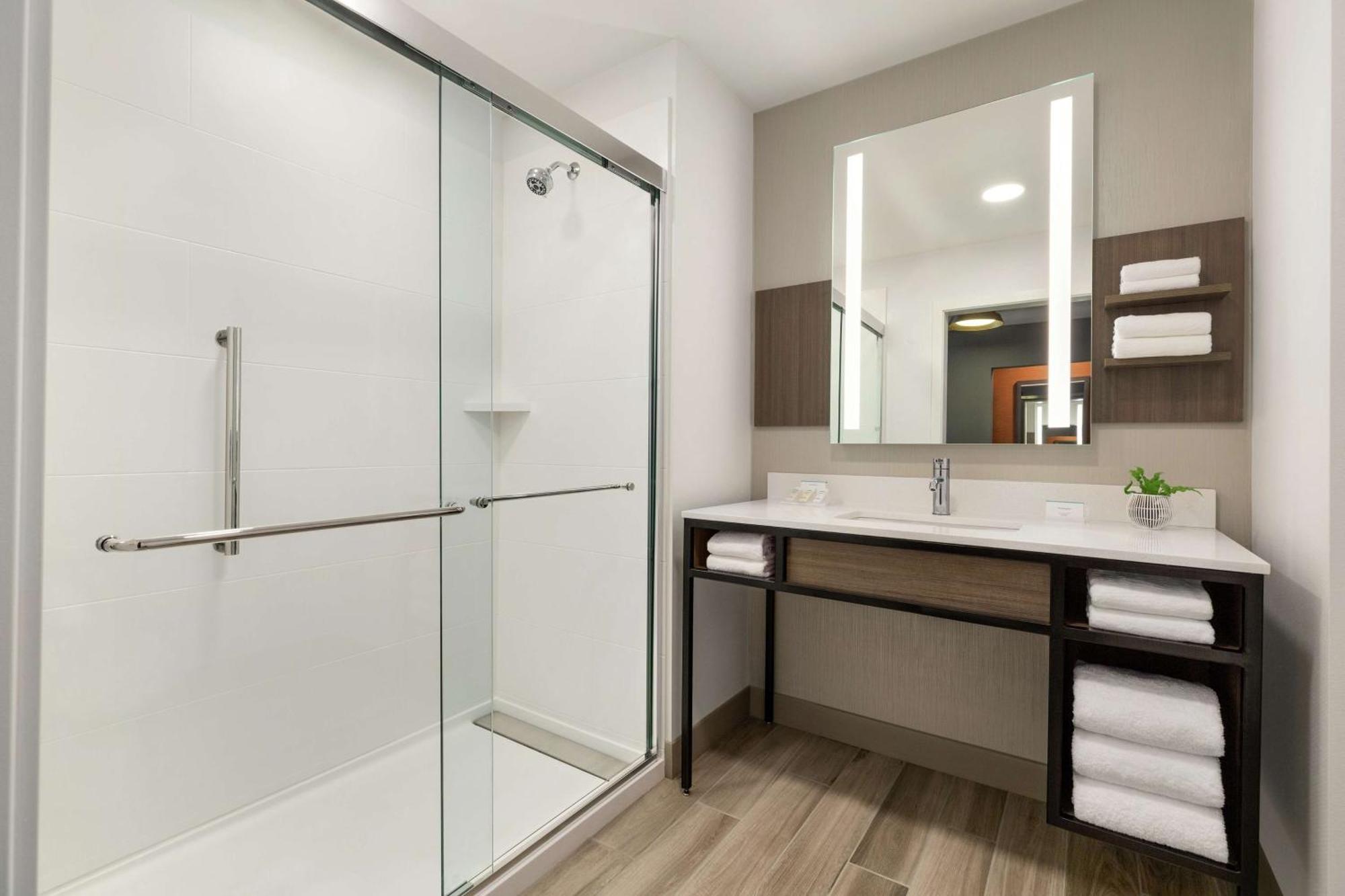Hilton Garden Inn Seattle Airport Ситак Экстерьер фото